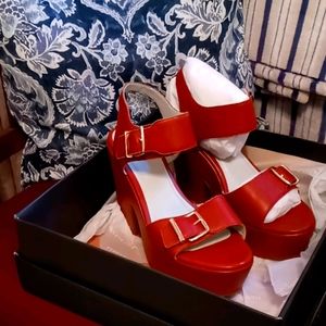 Kenneth Cole size 9 platform shoes